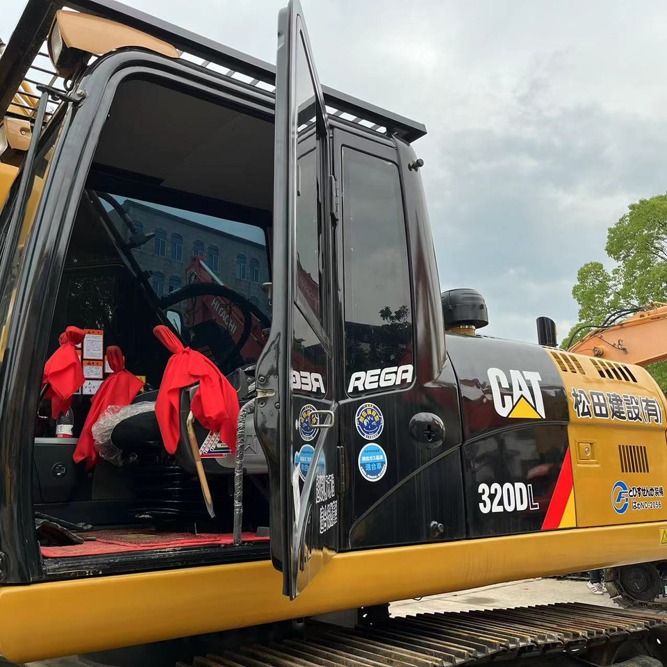 CAT320DL EXCAVATOR - حفارات زحافة: صور 2 CAT320DL EXCAVATOR - حفارات زحافة: صور 2