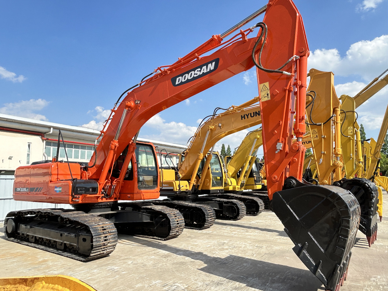 DOOSAN Doosan DX225LC Crawler excavator - حفارات زحافة: صور 4 DOOSAN Doosan DX225LC Crawler excavator - حفارات زحافة: صور 4