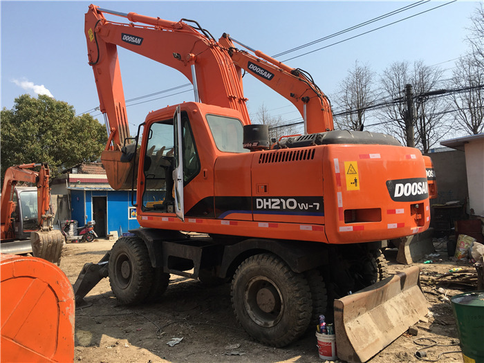 Doosan DH210w-7 wheel excavator - حفارة على عجلات: صور 4 Doosan DH210w-7 wheel excavator - حفارة على عجلات: صور 4