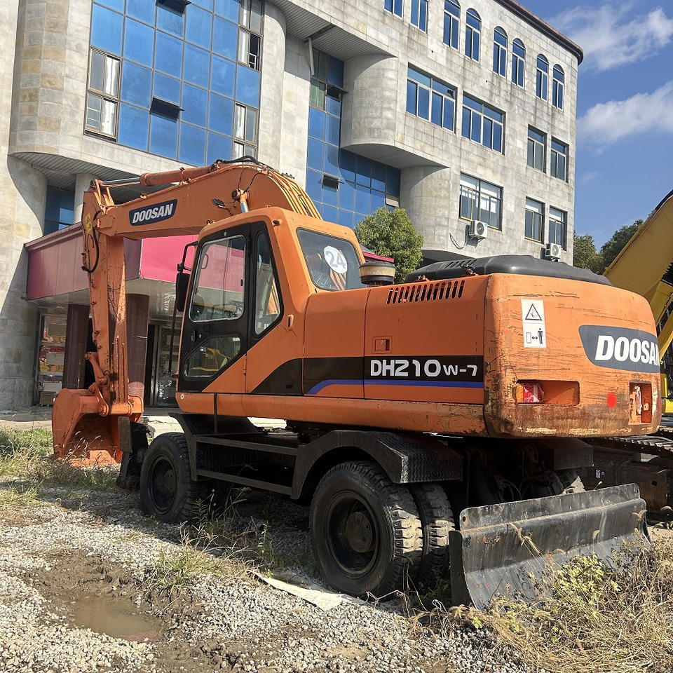 Doosan DH210w-7 wheel excavator - حفارة على عجلات: صور 3 Doosan DH210w-7 wheel excavator - حفارة على عجلات: صور 3