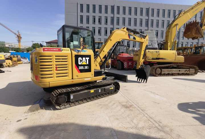 For sale with a low hours offer original used CAT305.5 5TON excavator mini digger cat 305 305.5E 305.5E2 for sale - حفارات زحافة: صور 3 For sale with a low hours offer original used CAT305.5 5TON excavator mini digger cat 305 305.5E 305.5E2 for sale - حفارات زحافة: صور 3