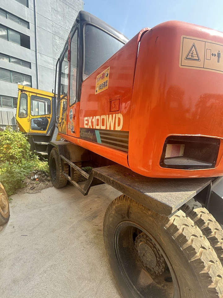 HITACHI Hitachi EX100WD wheel excavator - حفارة على عجلات: صور 2 HITACHI Hitachi EX100WD wheel excavator - حفارة على عجلات: صور 2