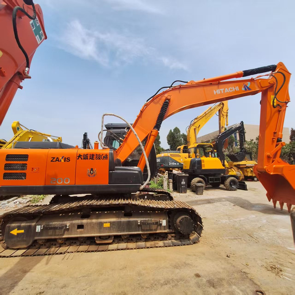 Hitachi ZX200 Excavator - حفارات زحافة: صور 2 Hitachi ZX200 Excavator - حفارات زحافة: صور 2