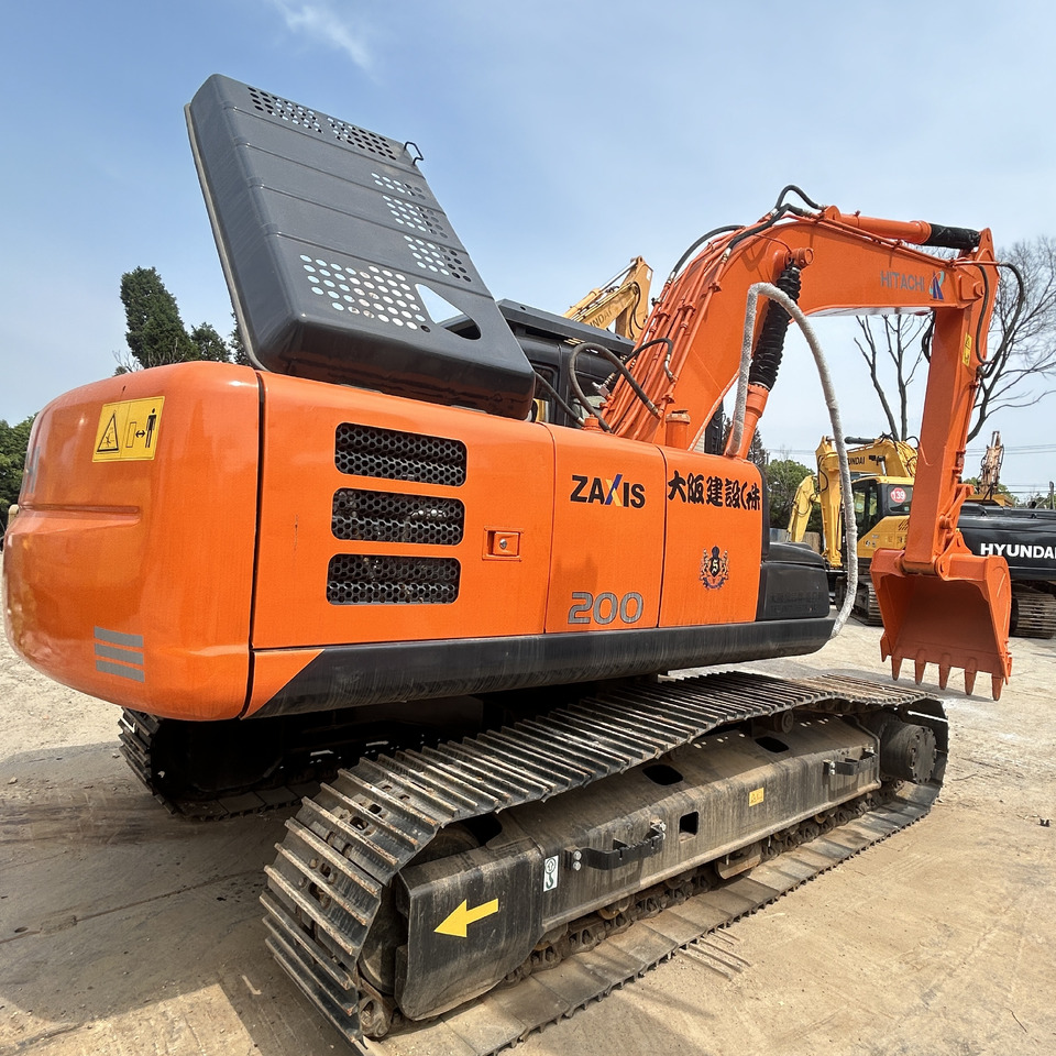 Hitachi ZX200 Excavator - حفارات زحافة: صور 1 Hitachi ZX200 Excavator - حفارات زحافة: صور 1