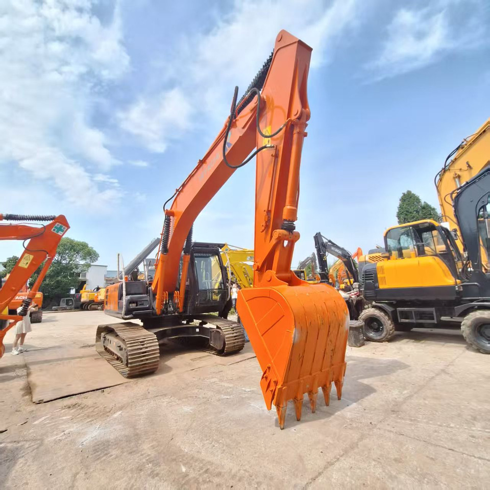 Hitachi ZX200 Excavator - حفارات زحافة: صور 2 Hitachi ZX200 Excavator - حفارات زحافة: صور 2