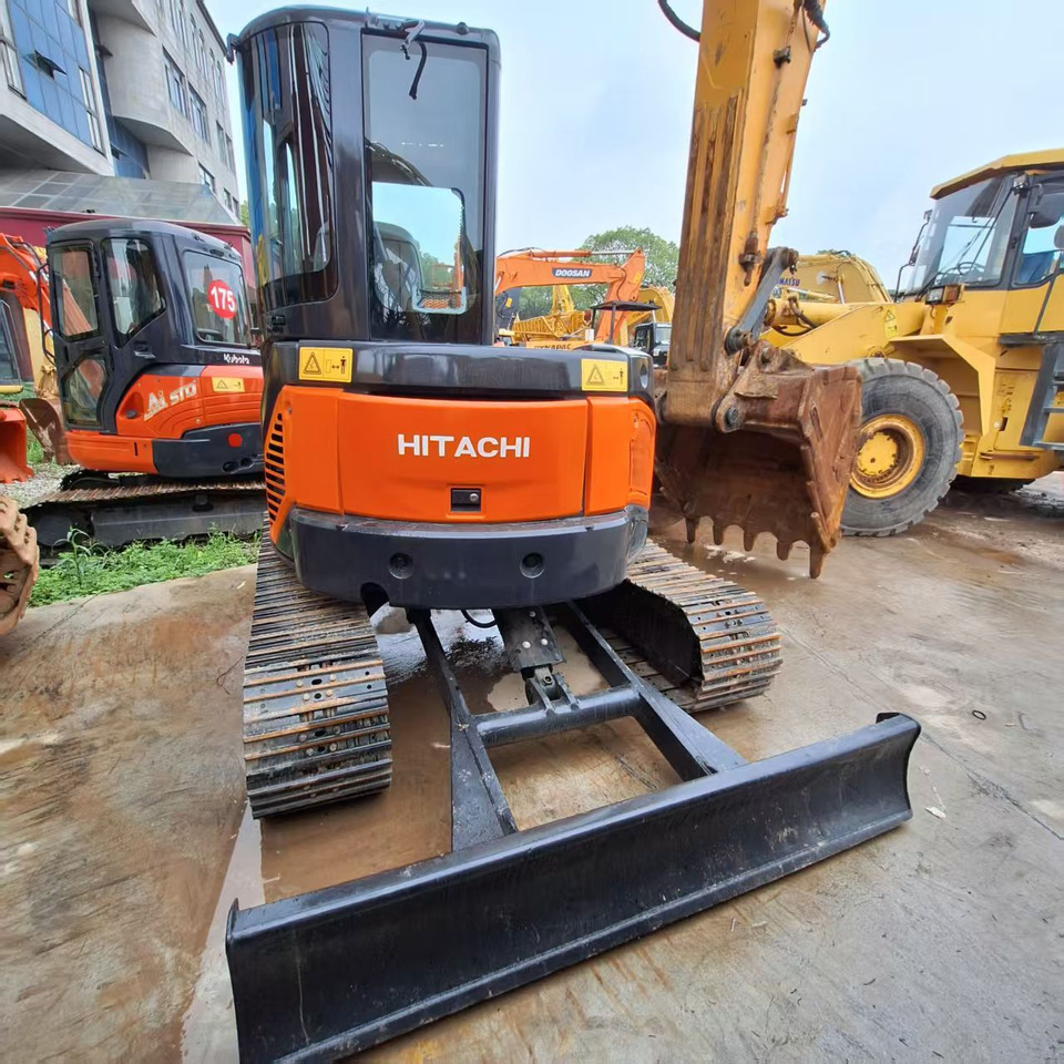 Hitachi ZX50 Excavator - حفارات زحافة: صور 5 Hitachi ZX50 Excavator - حفارات زحافة: صور 5