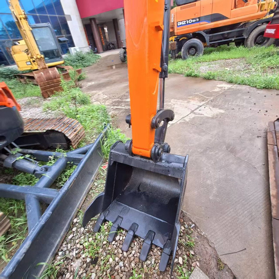 Hitachi ZX50 Excavator - حفارات زحافة: صور 5 Hitachi ZX50 Excavator - حفارات زحافة: صور 5