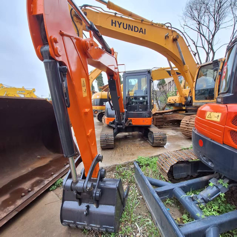 Hitachi ZX50 Excavator - حفارات زحافة: صور 4 Hitachi ZX50 Excavator - حفارات زحافة: صور 4