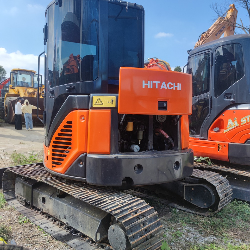 Hitachi ZX50 Excavator - حفارات زحافة: صور 3 Hitachi ZX50 Excavator - حفارات زحافة: صور 3