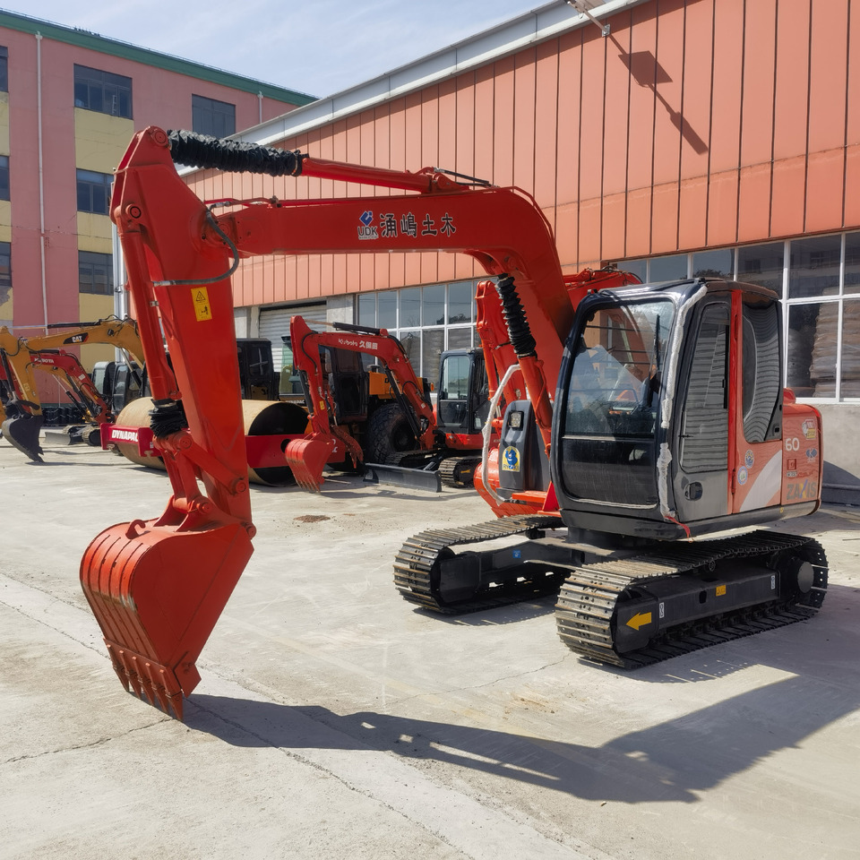 Hitachi ZX60 Excavator - حفارات زحافة: صور 3 Hitachi ZX60 Excavator - حفارات زحافة: صور 3