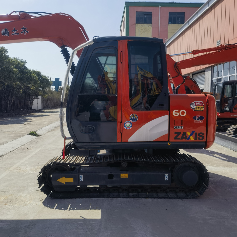 Hitachi ZX60 Excavator - حفارات زحافة: صور 1 Hitachi ZX60 Excavator - حفارات زحافة: صور 1