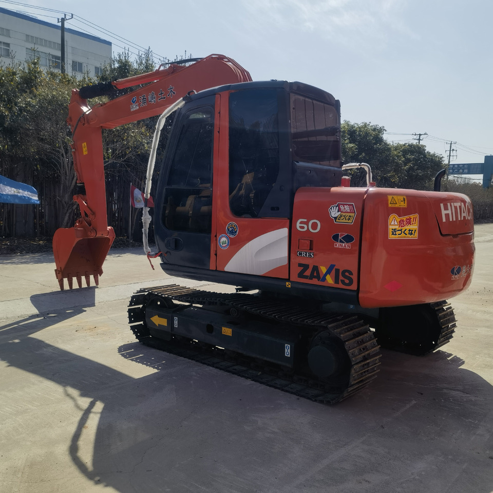 Hitachi ZX60 Excavator - حفارات زحافة: صور 2 Hitachi ZX60 Excavator - حفارات زحافة: صور 2
