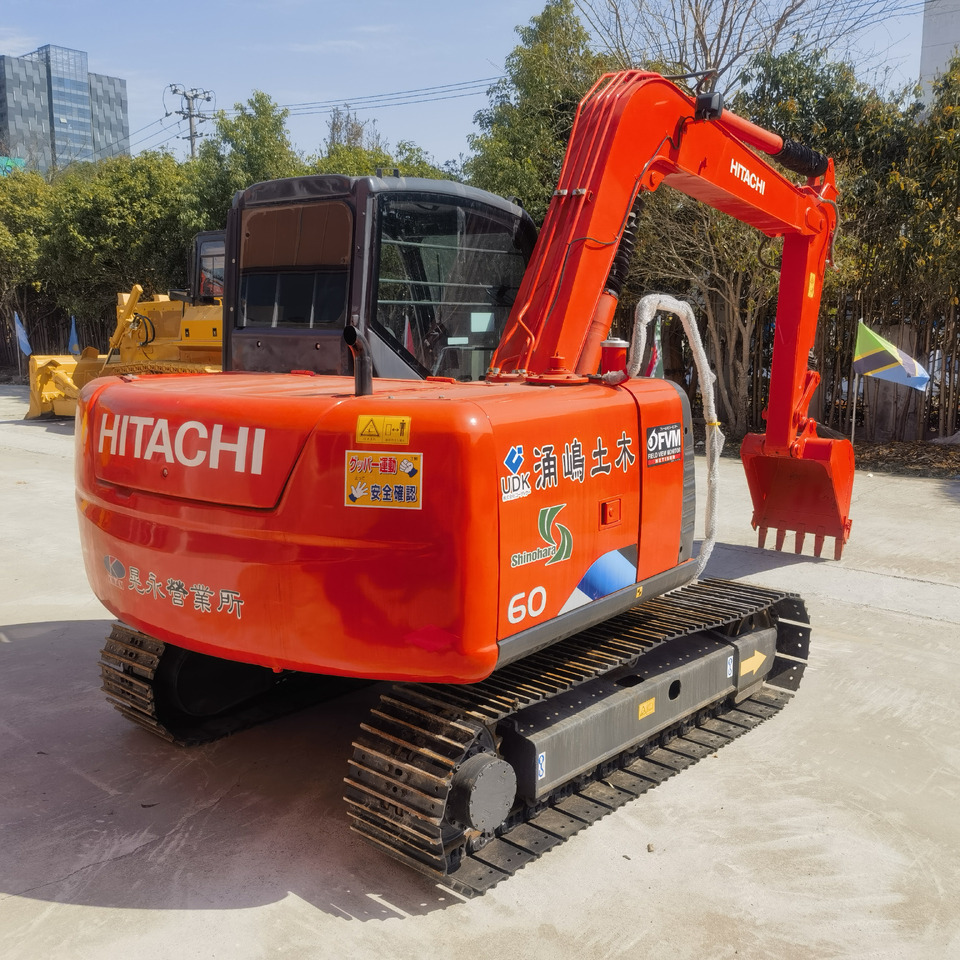 Hitachi ZX60 Excavator - حفارات زحافة: صور 2 Hitachi ZX60 Excavator - حفارات زحافة: صور 2