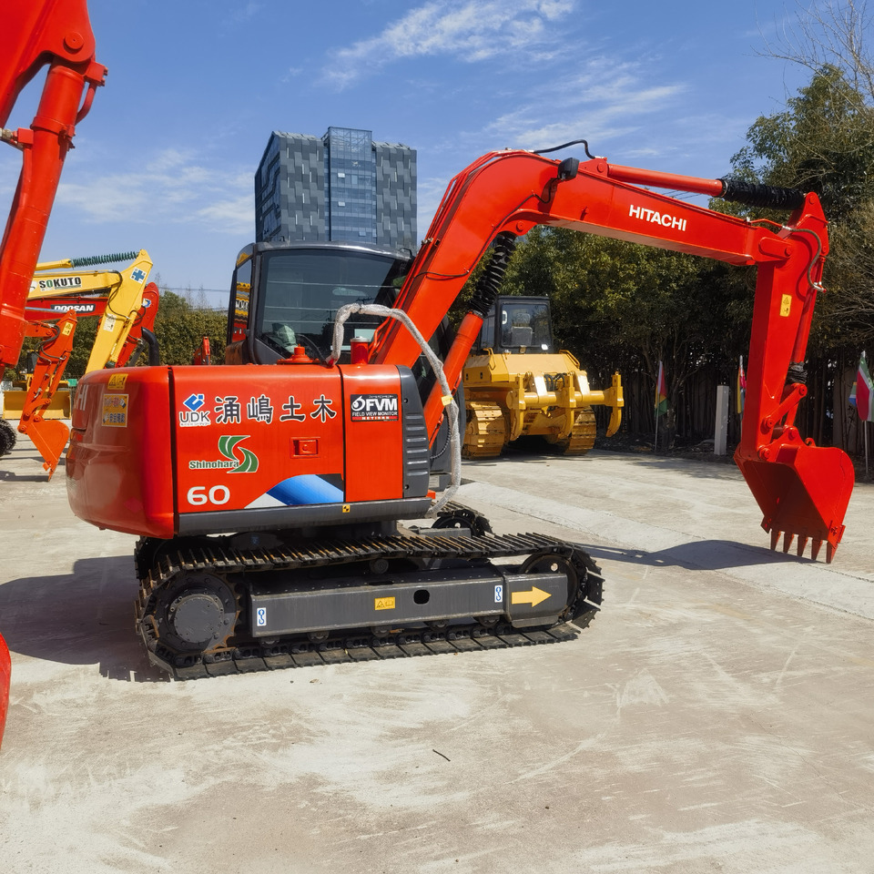 Hitachi ZX60 Excavator - حفارات زحافة: صور 3 Hitachi ZX60 Excavator - حفارات زحافة: صور 3
