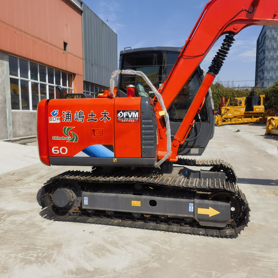 Hitachi ZX60 Excavator - حفارات زحافة: صور 3 Hitachi ZX60 Excavator - حفارات زحافة: صور 3