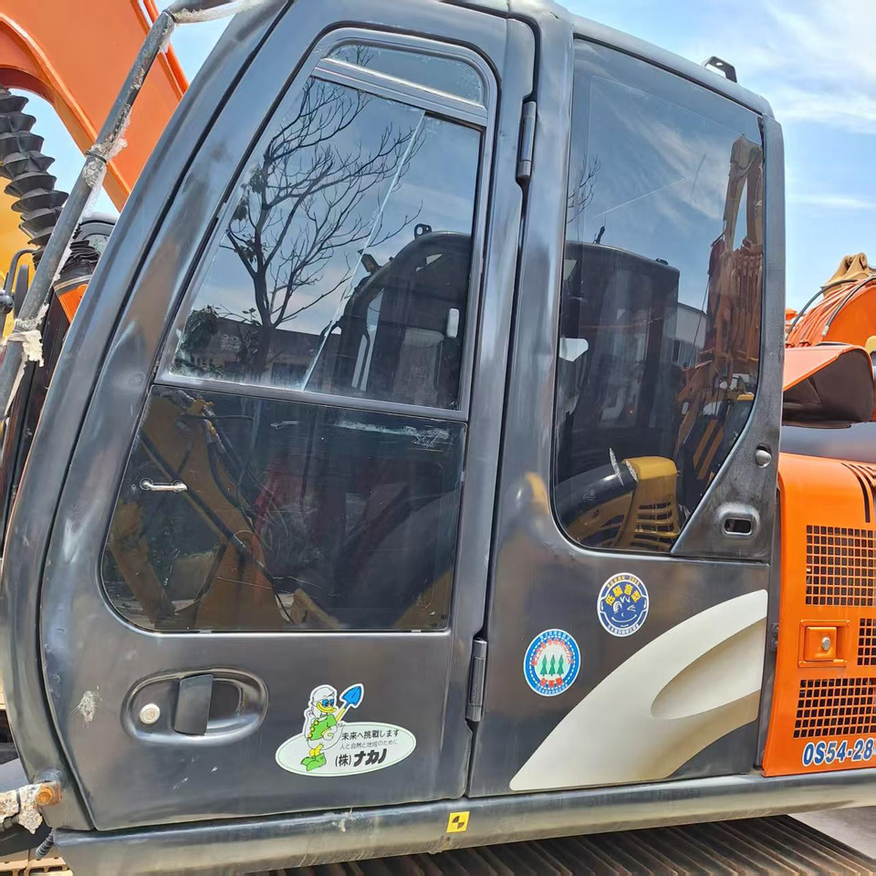 Hitachi ZX70 Excavator - حفارة مصغرة: صور 3 Hitachi ZX70 Excavator - حفارة مصغرة: صور 3