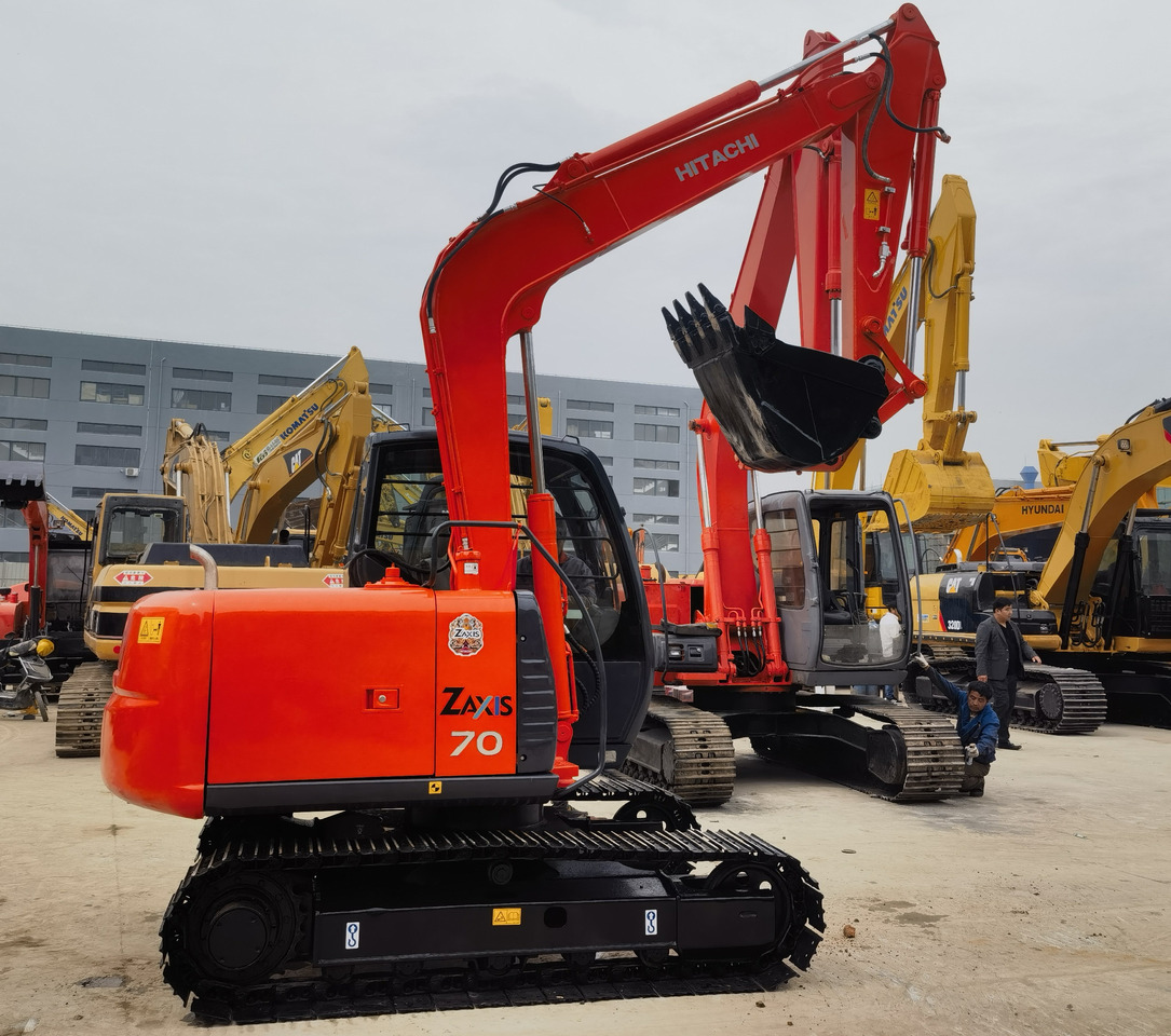 Hitachi ZX70 Excavator - حفارة مصغرة: صور 1 Hitachi ZX70 Excavator - حفارة مصغرة: صور 1