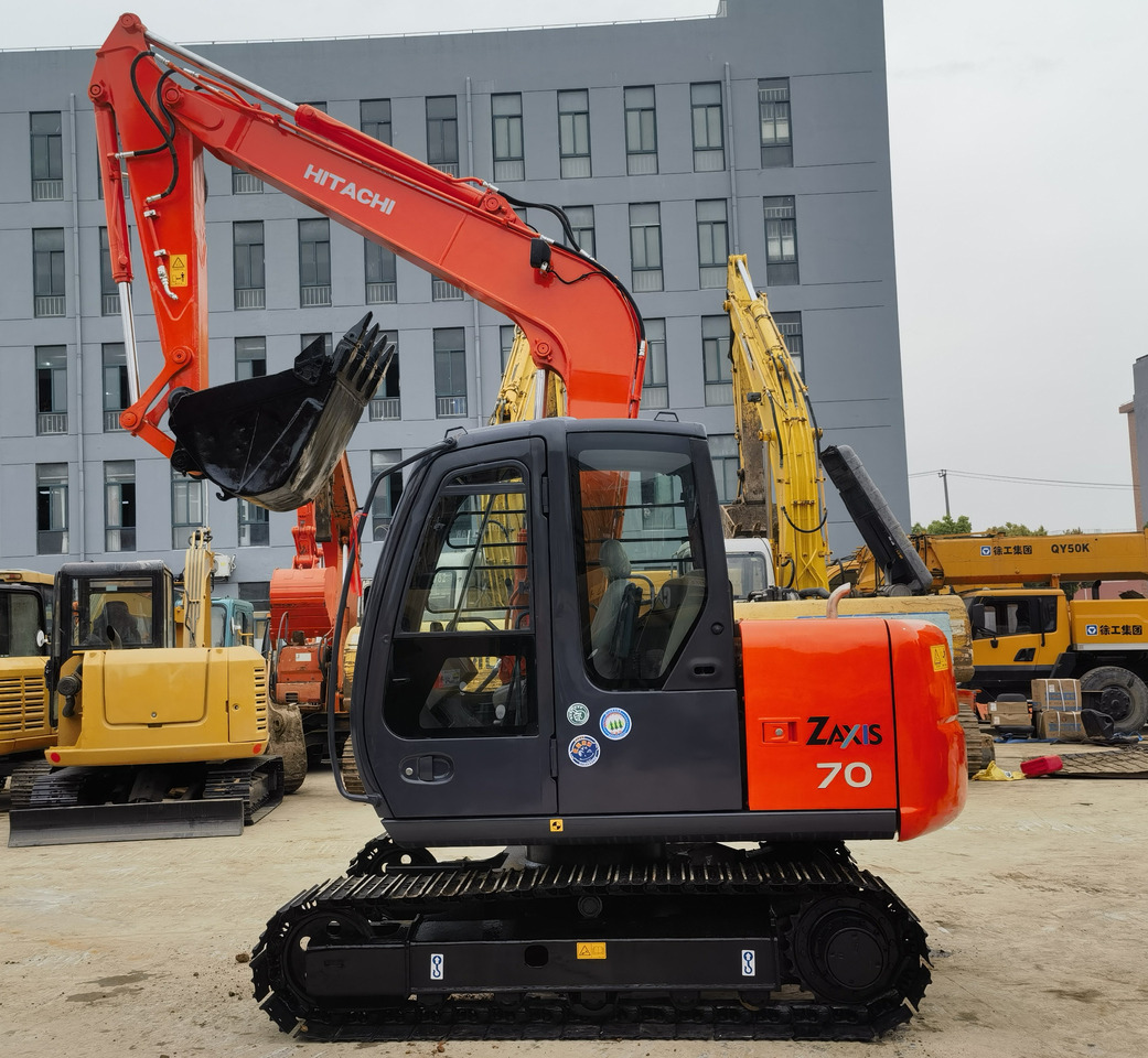 Hitachi ZX70 Excavator - حفارة مصغرة: صور 3 Hitachi ZX70 Excavator - حفارة مصغرة: صور 3