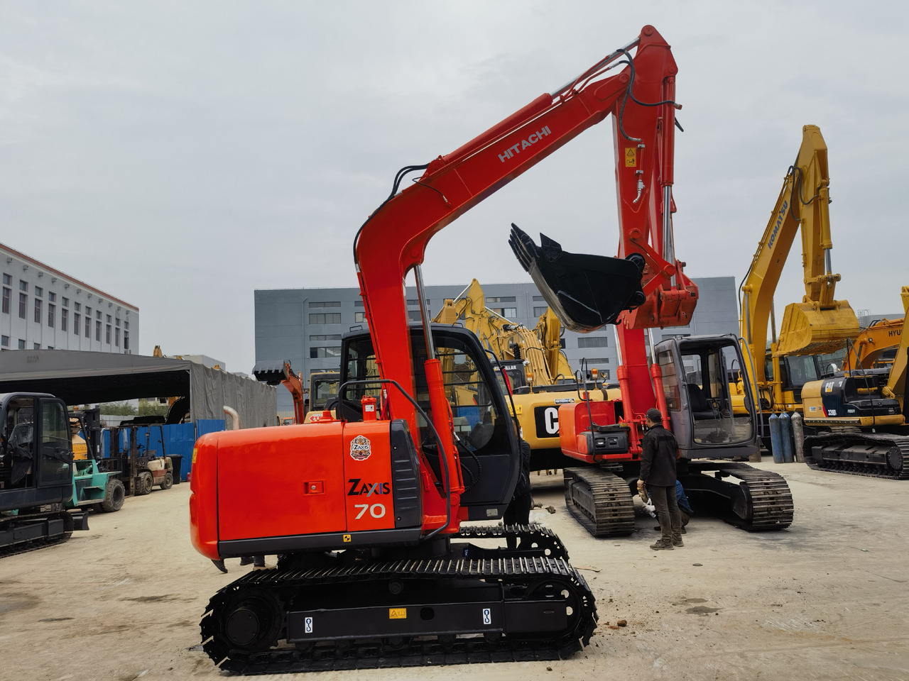 Hitachi ZX70 Excavator - حفارة مصغرة: صور 4 Hitachi ZX70 Excavator - حفارة مصغرة: صور 4