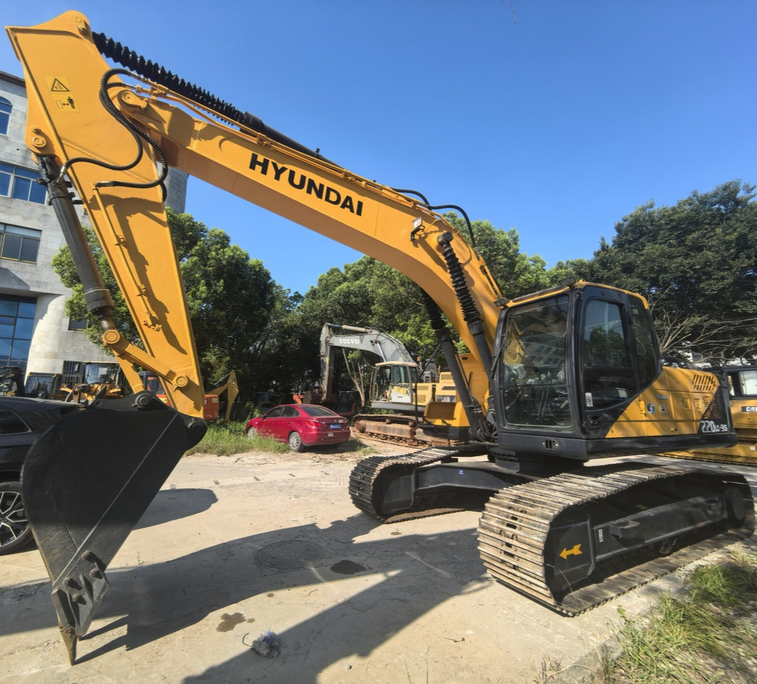 Hyundai 220lc-9s excavator - حفارة على عجلات: صور 4 Hyundai 220lc-9s excavator - حفارة على عجلات: صور 4