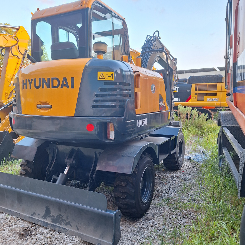 Hyundai 60vs excavator - حفارة على عجلات: صور 2 Hyundai 60vs excavator - حفارة على عجلات: صور 2