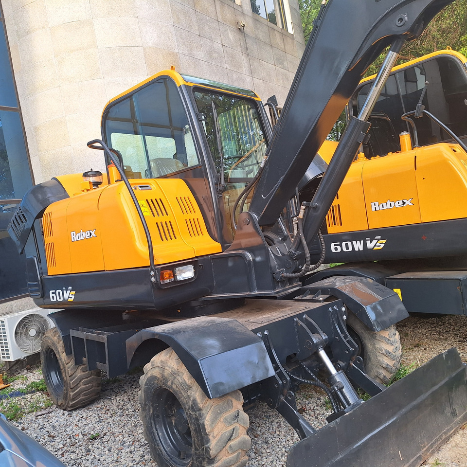 Hyundai 60vs excavator - حفارة على عجلات: صور 4 Hyundai 60vs excavator - حفارة على عجلات: صور 4