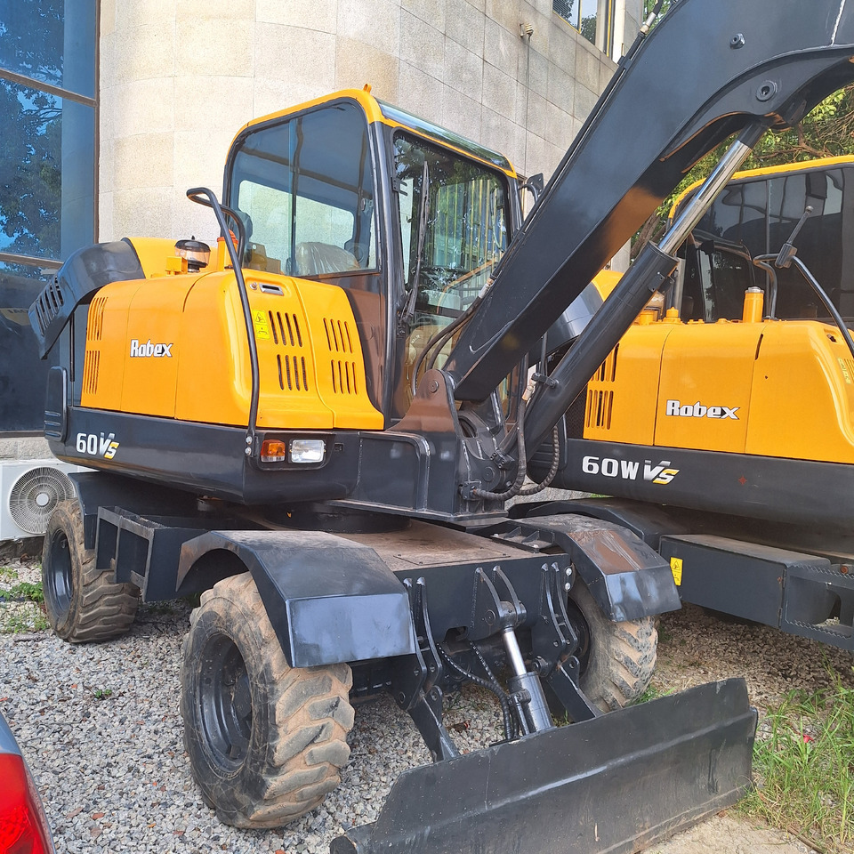 Hyundai 60vs excavator - حفارة على عجلات: صور 3 Hyundai 60vs excavator - حفارة على عجلات: صور 3