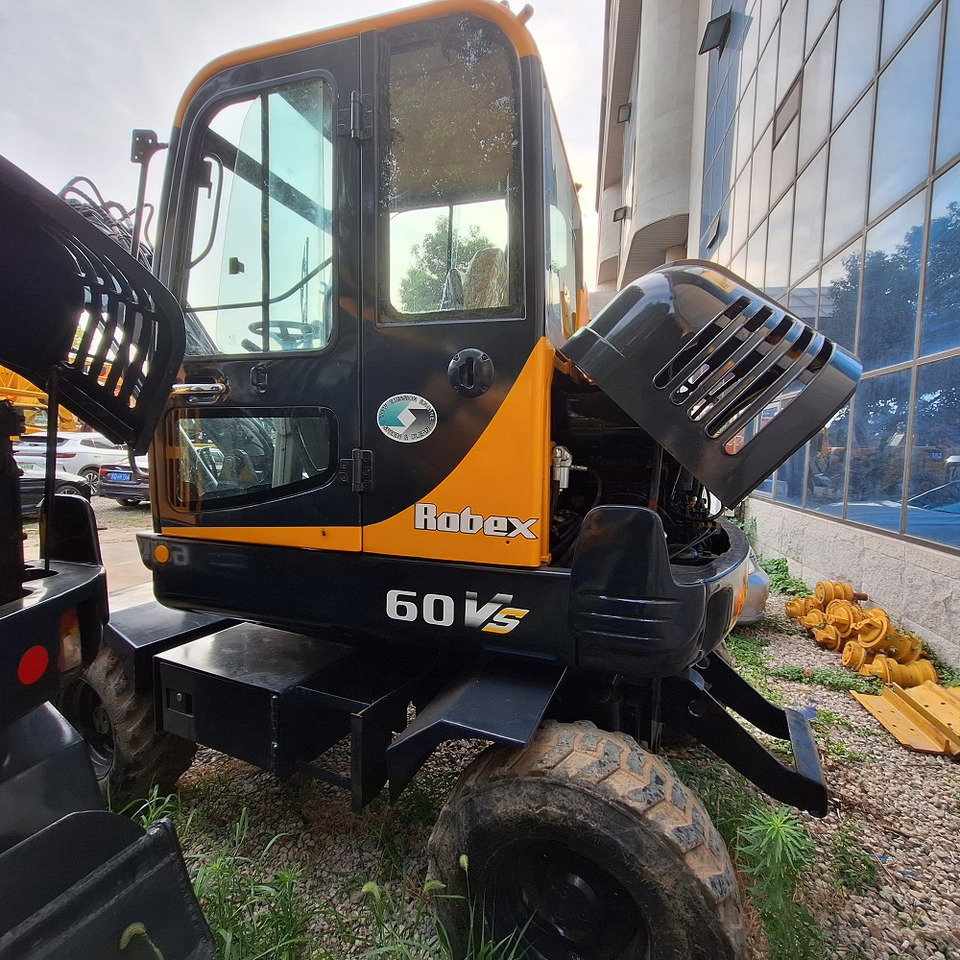 Hyundai 60vs excavator - حفارة على عجلات: صور 3 Hyundai 60vs excavator - حفارة على عجلات: صور 3