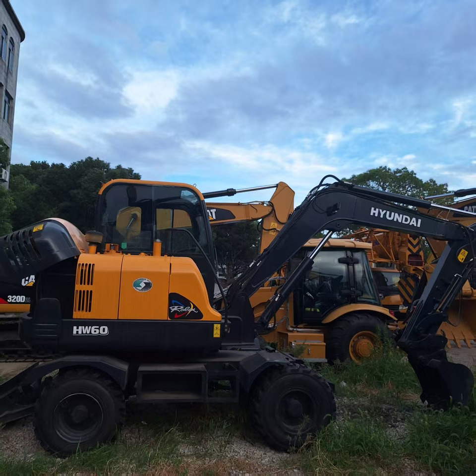 Hyundai HW60 excavator - حفارة على عجلات: صور 3 Hyundai HW60 excavator - حفارة على عجلات: صور 3