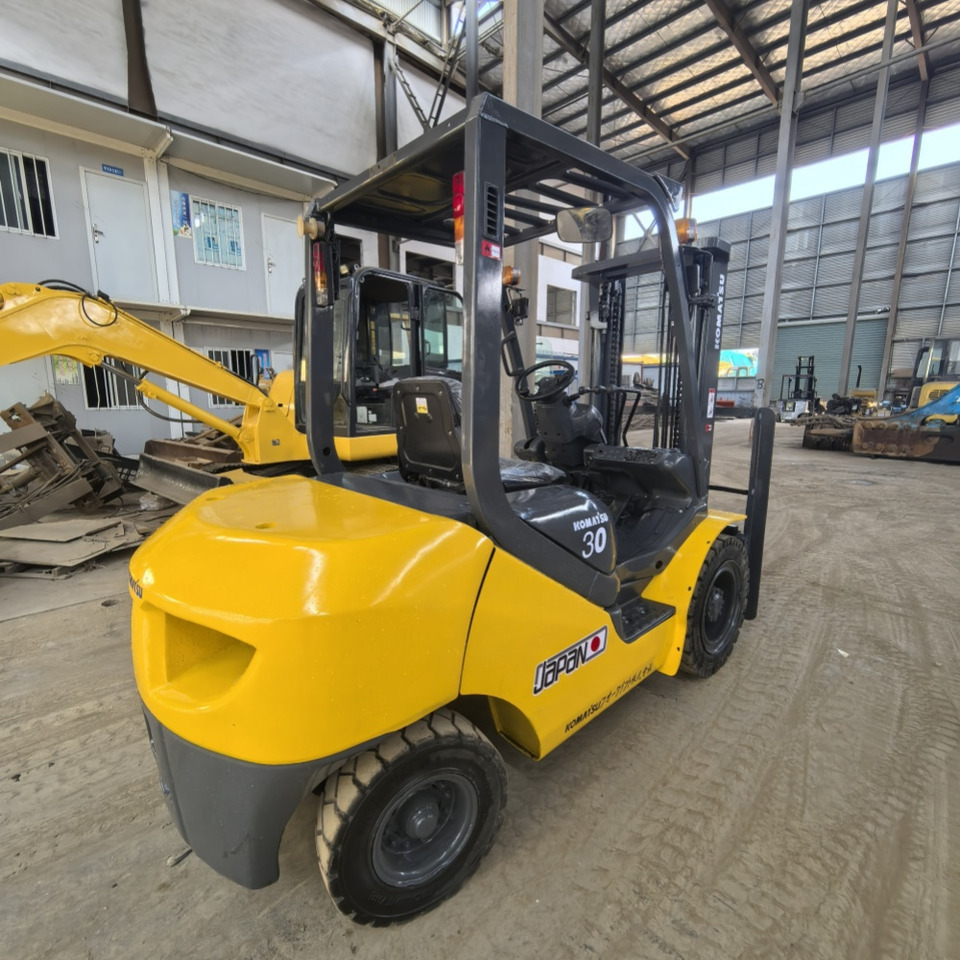 Komatsu FD30 Forklift - رافعة شوكية ديزل: صور 4 Komatsu FD30 Forklift - رافعة شوكية ديزل: صور 4