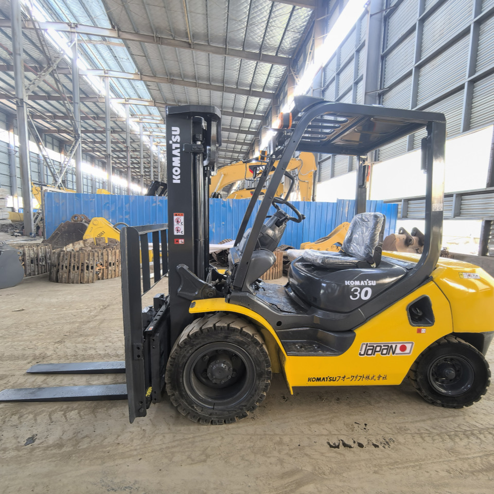 Komatsu FD30 Forklift - رافعة شوكية ديزل: صور 4 Komatsu FD30 Forklift - رافعة شوكية ديزل: صور 4