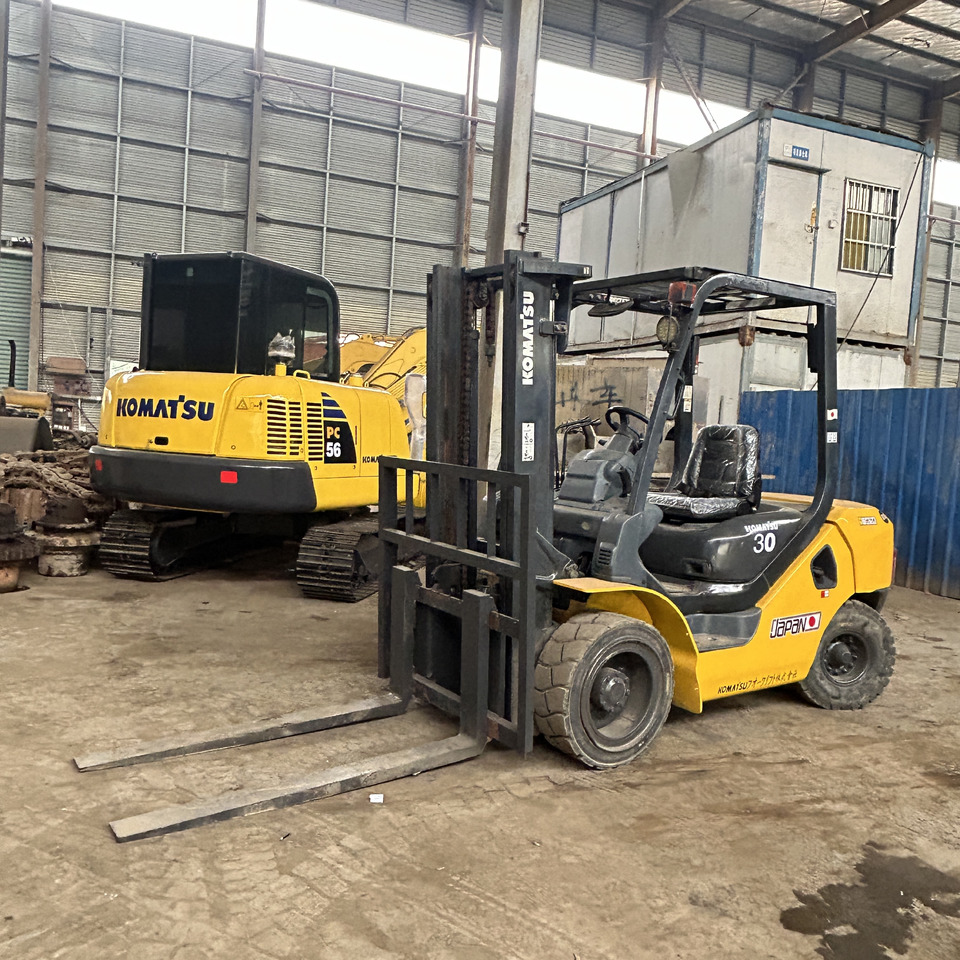 Komatsu FD30 Forklift - رافعة شوكية ديزل: صور 3 Komatsu FD30 Forklift - رافعة شوكية ديزل: صور 3