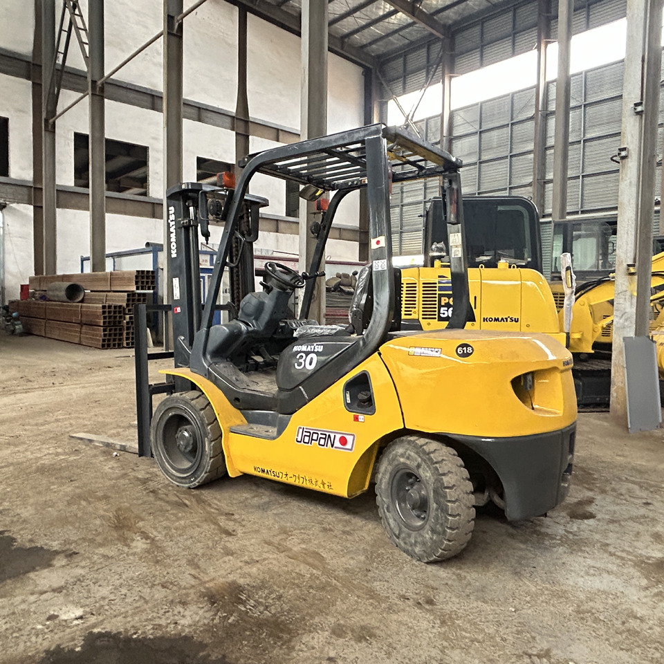 Komatsu FD30 Forklift - رافعة شوكية ديزل: صور 2 Komatsu FD30 Forklift - رافعة شوكية ديزل: صور 2