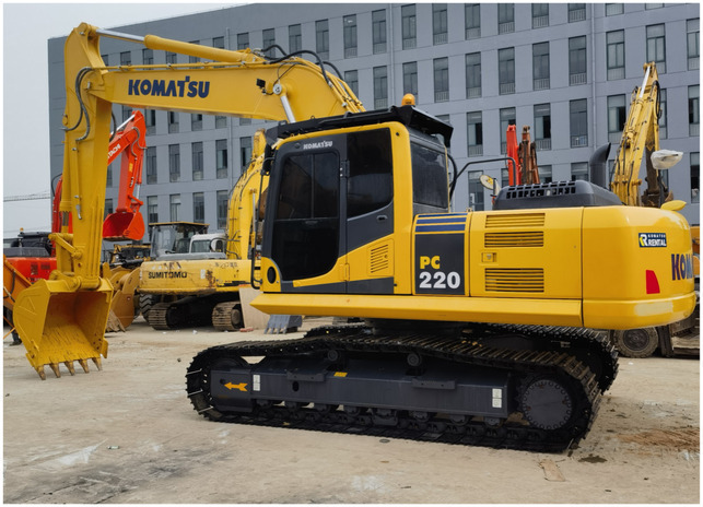 Komatsu PC 220-8 Excavator - حفارات زحافة: صور 1 Komatsu PC 220-8 Excavator - حفارات زحافة: صور 1