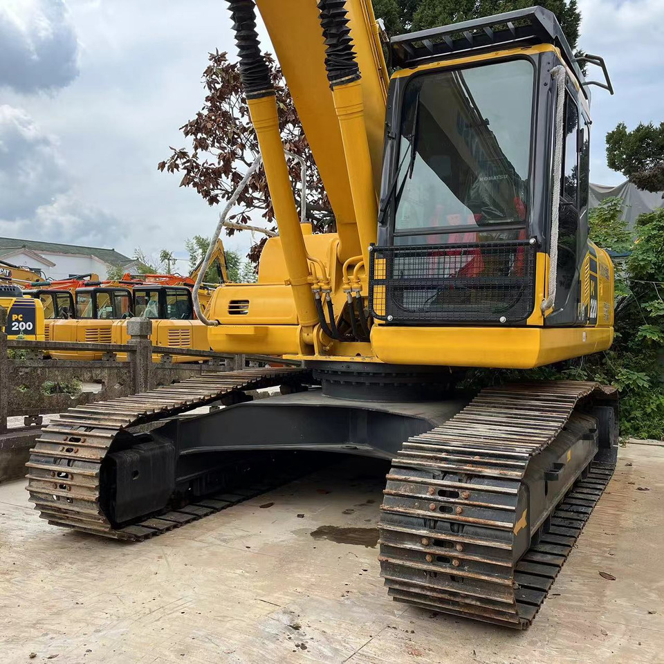 Komatsu PC 220-8 Excavator - حفارات زحافة: صور 3 Komatsu PC 220-8 Excavator - حفارات زحافة: صور 3