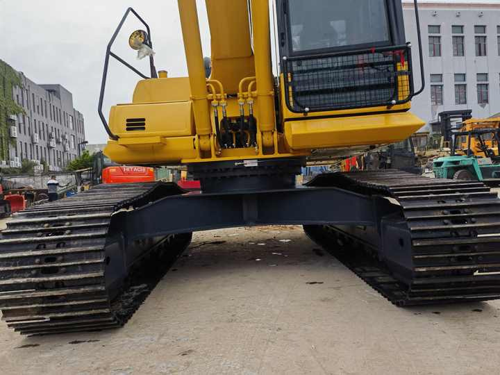 Komatsu PC 220-8 Excavator - حفارات زحافة: صور 5 Komatsu PC 220-8 Excavator - حفارات زحافة: صور 5