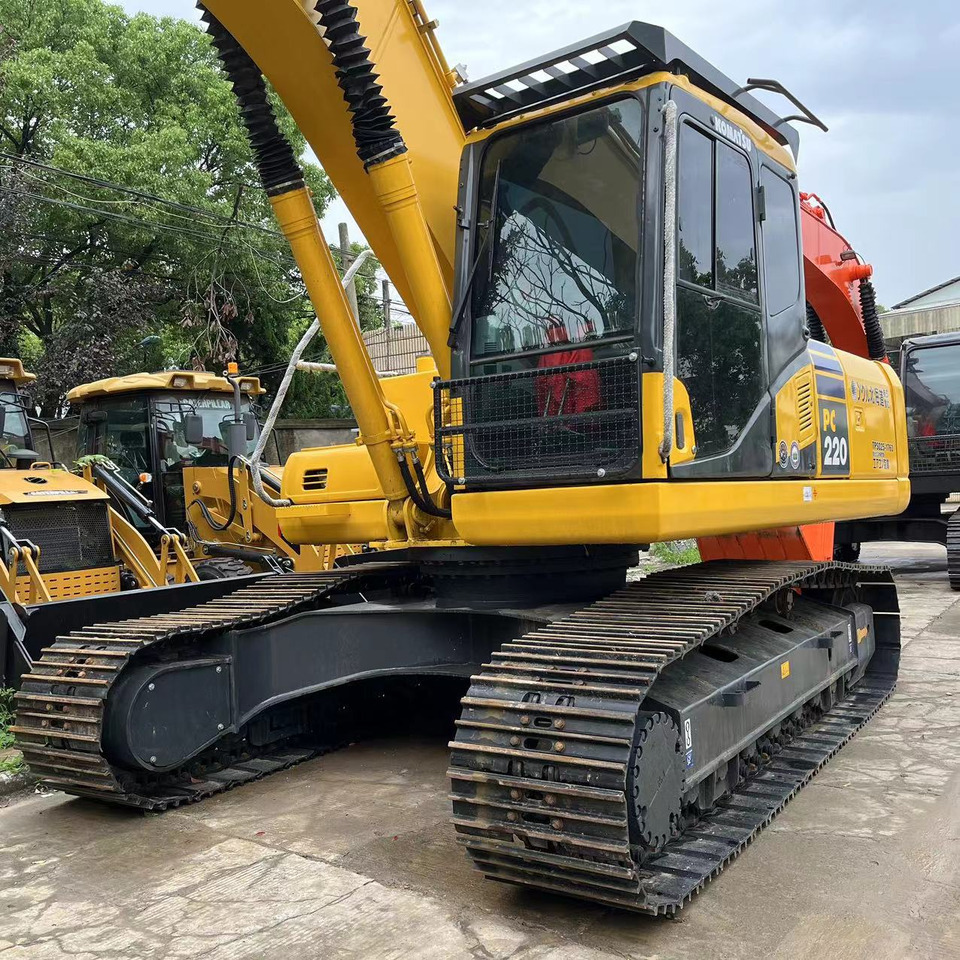 Komatsu PC 220-8 Excavator - حفارات زحافة: صور 2 Komatsu PC 220-8 Excavator - حفارات زحافة: صور 2