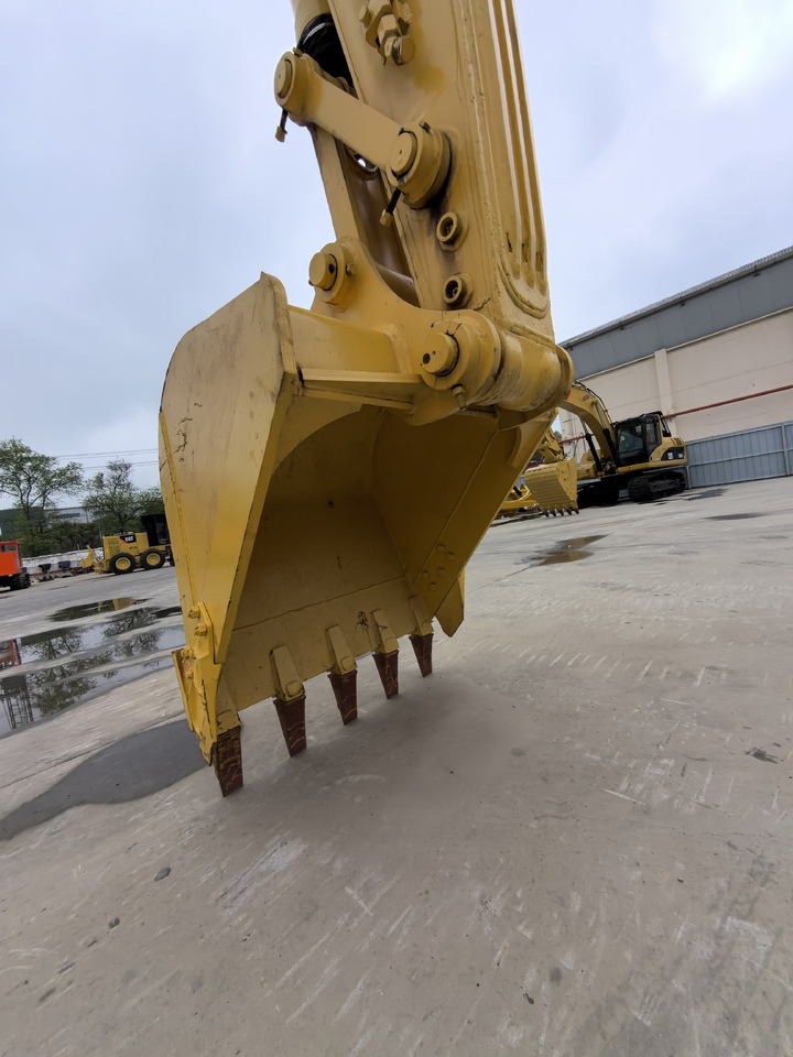 Komatsu PC 220-8 Excavator - حفارات زحافة: صور 5 Komatsu PC 220-8 Excavator - حفارات زحافة: صور 5