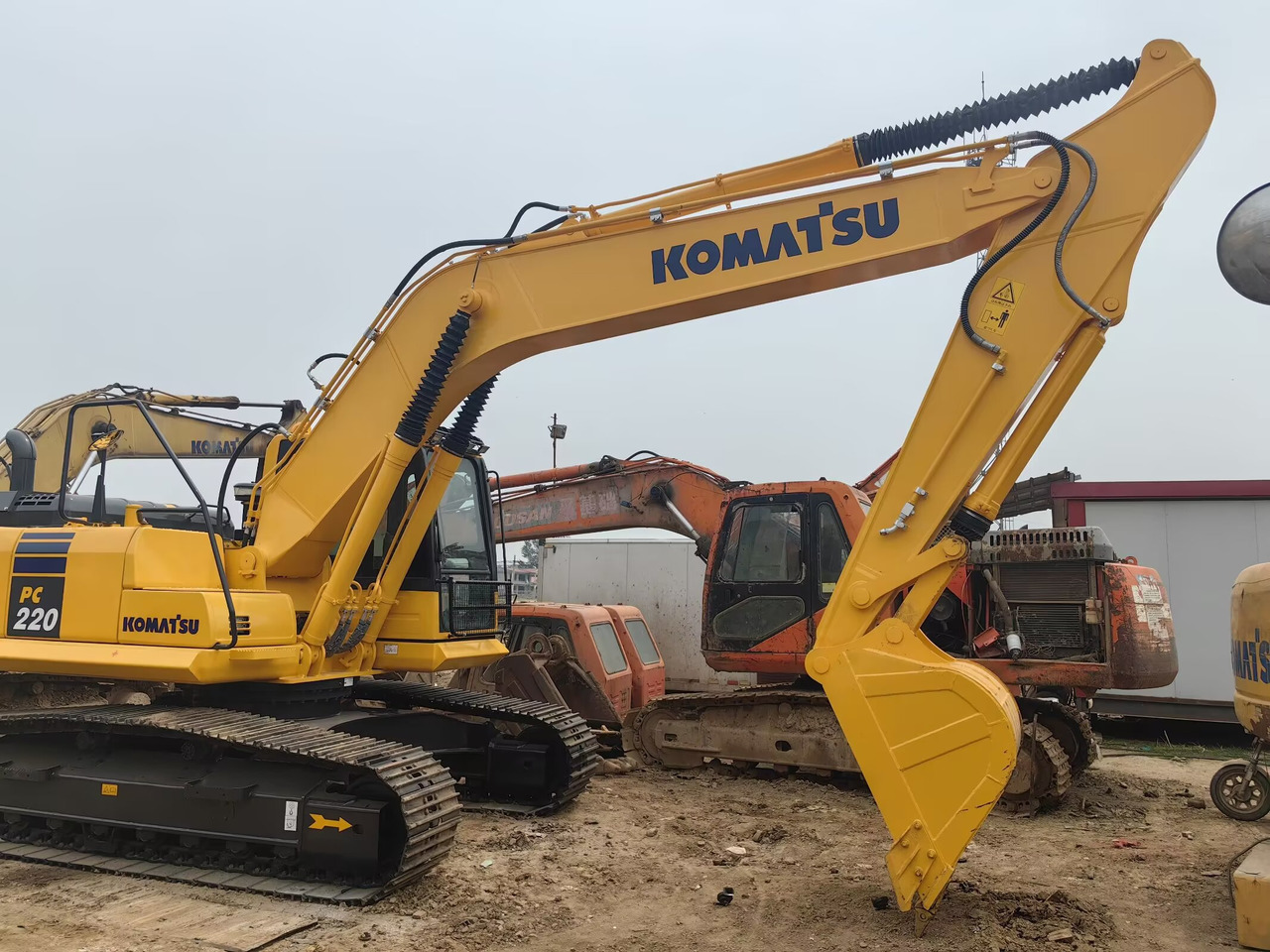 Komatsu PC 220-8 Excavator - حفارات زحافة: صور 4 Komatsu PC 220-8 Excavator - حفارات زحافة: صور 4