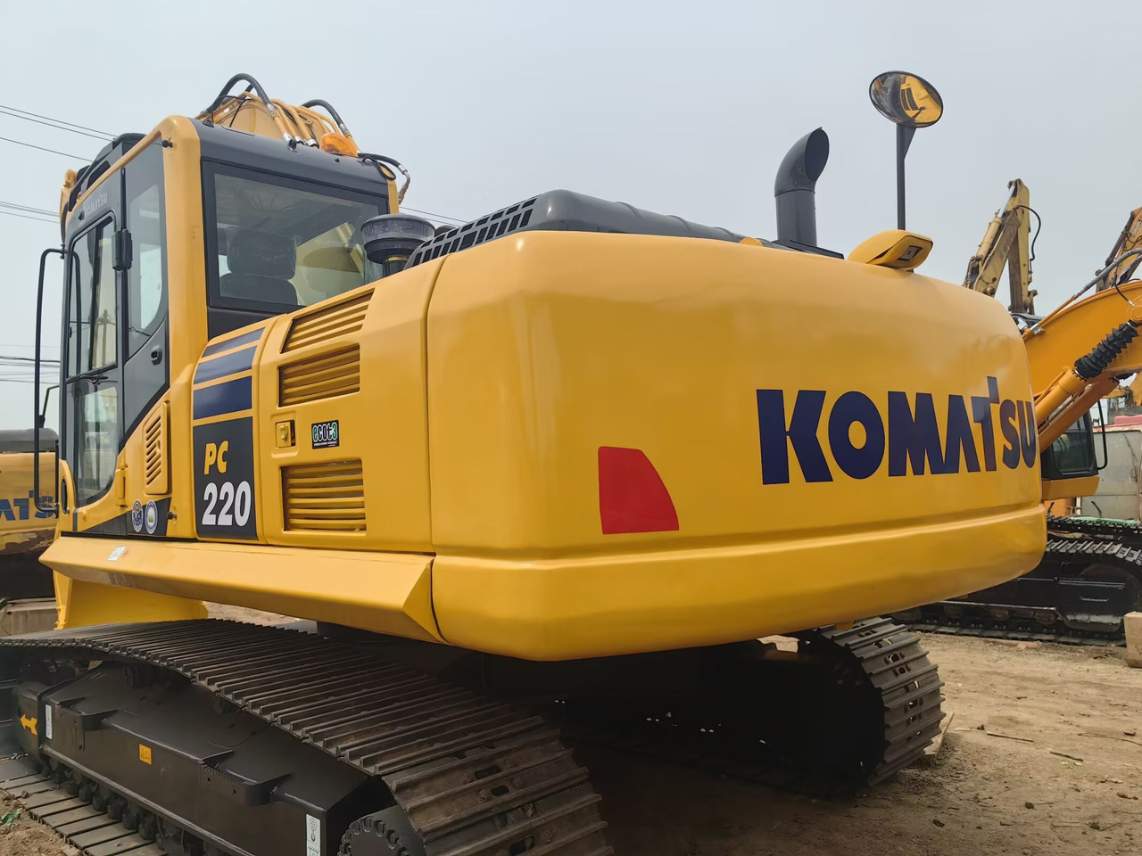 Komatsu PC 220-8 Excavator - حفارات زحافة: صور 2 Komatsu PC 220-8 Excavator - حفارات زحافة: صور 2