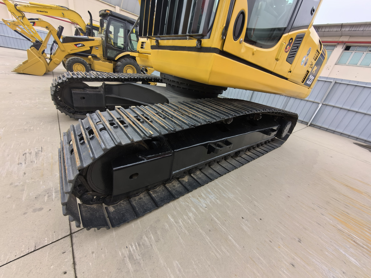 Komatsu PC 220-8 Excavator - حفارات زحافة: صور 3 Komatsu PC 220-8 Excavator - حفارات زحافة: صور 3