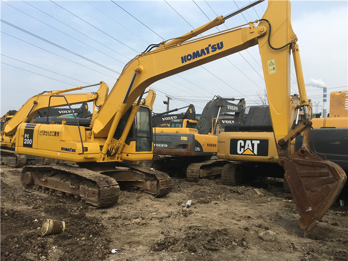 Komatsu PC200-7 excavator - حفارات زحافة: صور 1 Komatsu PC200-7 excavator - حفارات زحافة: صور 1