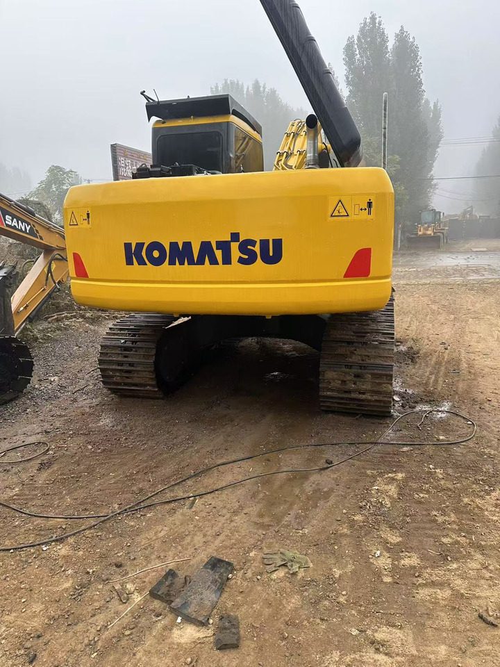 Komatsu PC200-7 excavator - حفارات زحافة: صور 4 Komatsu PC200-7 excavator - حفارات زحافة: صور 4