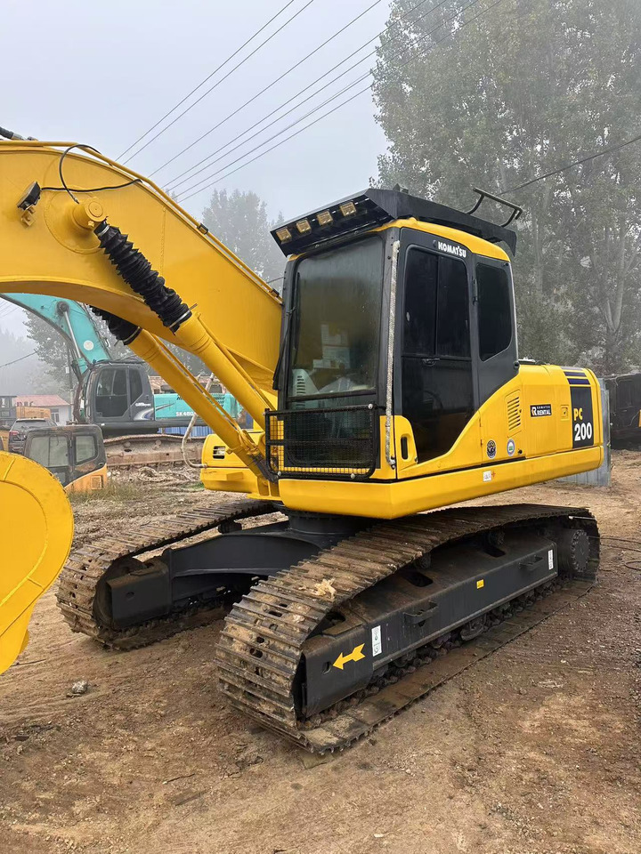 Komatsu PC200-7 excavator - حفارات زحافة: صور 1 Komatsu PC200-7 excavator - حفارات زحافة: صور 1