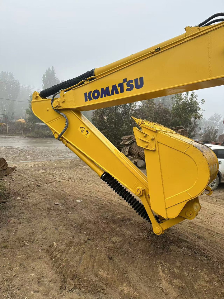Komatsu PC200-7 excavator - حفارات زحافة: صور 5 Komatsu PC200-7 excavator - حفارات زحافة: صور 5