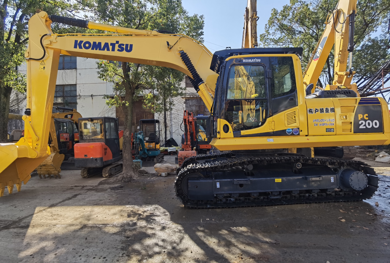 Komatsu PC200-8 Excavator - حفارات زحافة: صور 1 Komatsu PC200-8 Excavator - حفارات زحافة: صور 1