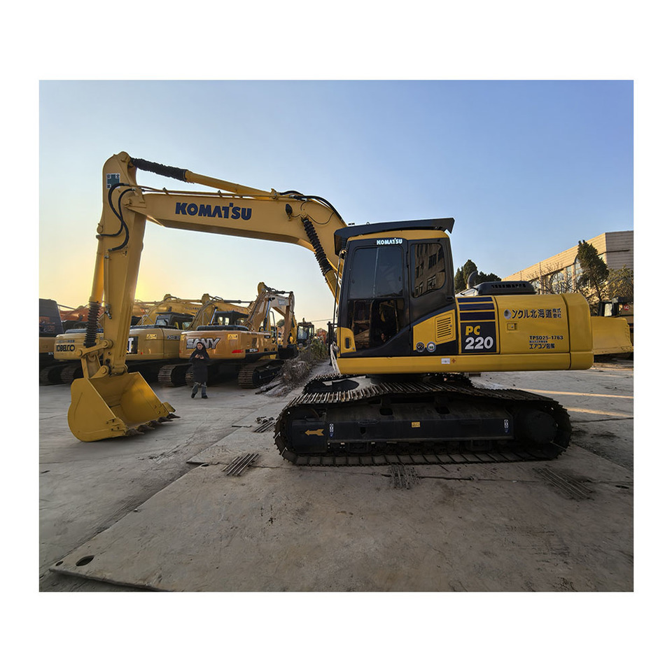 Komatsu PC220-7 - حفارات زحافة: صور 1 Komatsu PC220-7 - حفارات زحافة: صور 1