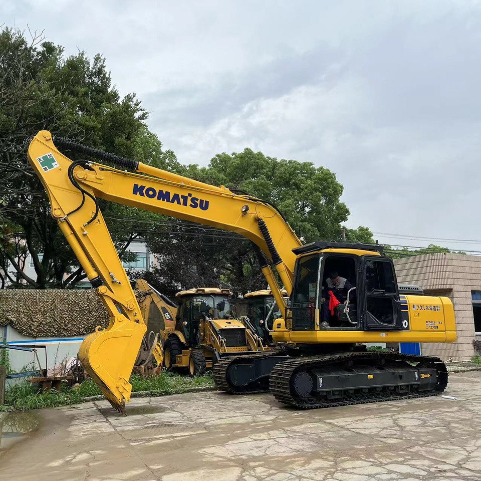 Komatsu PC220-8 Excavator - حفارات زحافة: صور 2 Komatsu PC220-8 Excavator - حفارات زحافة: صور 2