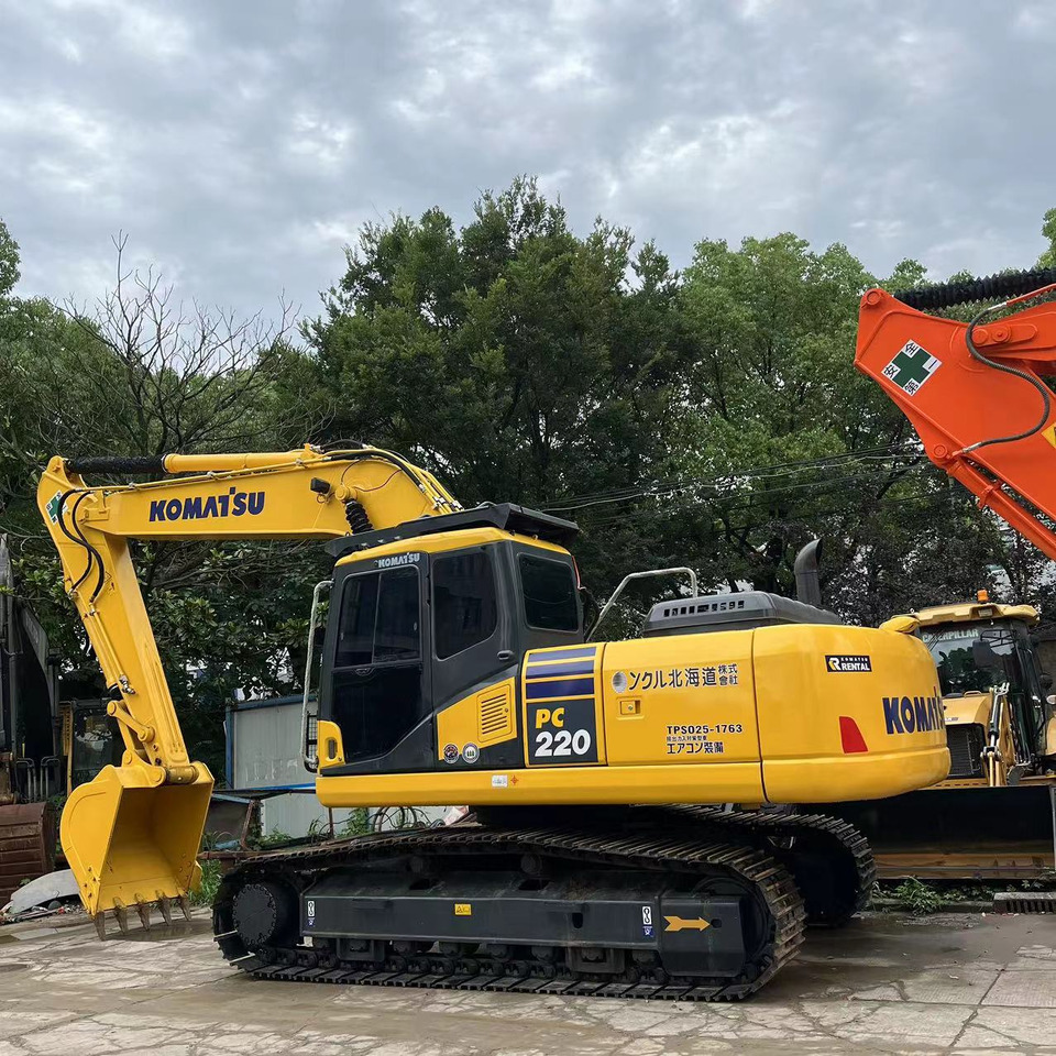 Komatsu PC220-8 Excavator - حفارات زحافة: صور 1 Komatsu PC220-8 Excavator - حفارات زحافة: صور 1