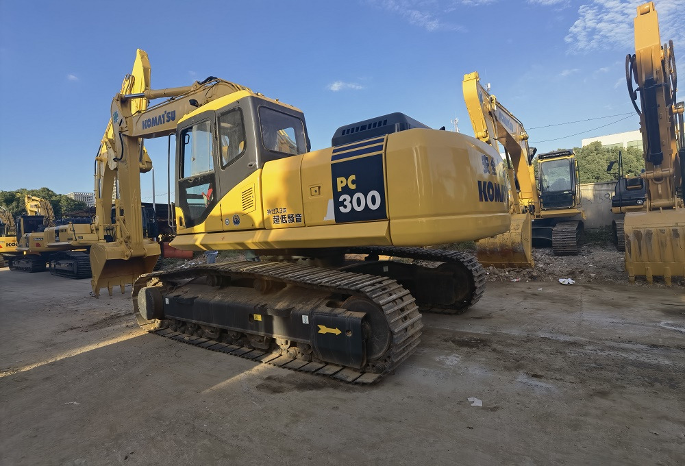Komatsu PC300-7 Excavator - حفارات زحافة: صور 3 Komatsu PC300-7 Excavator - حفارات زحافة: صور 3
